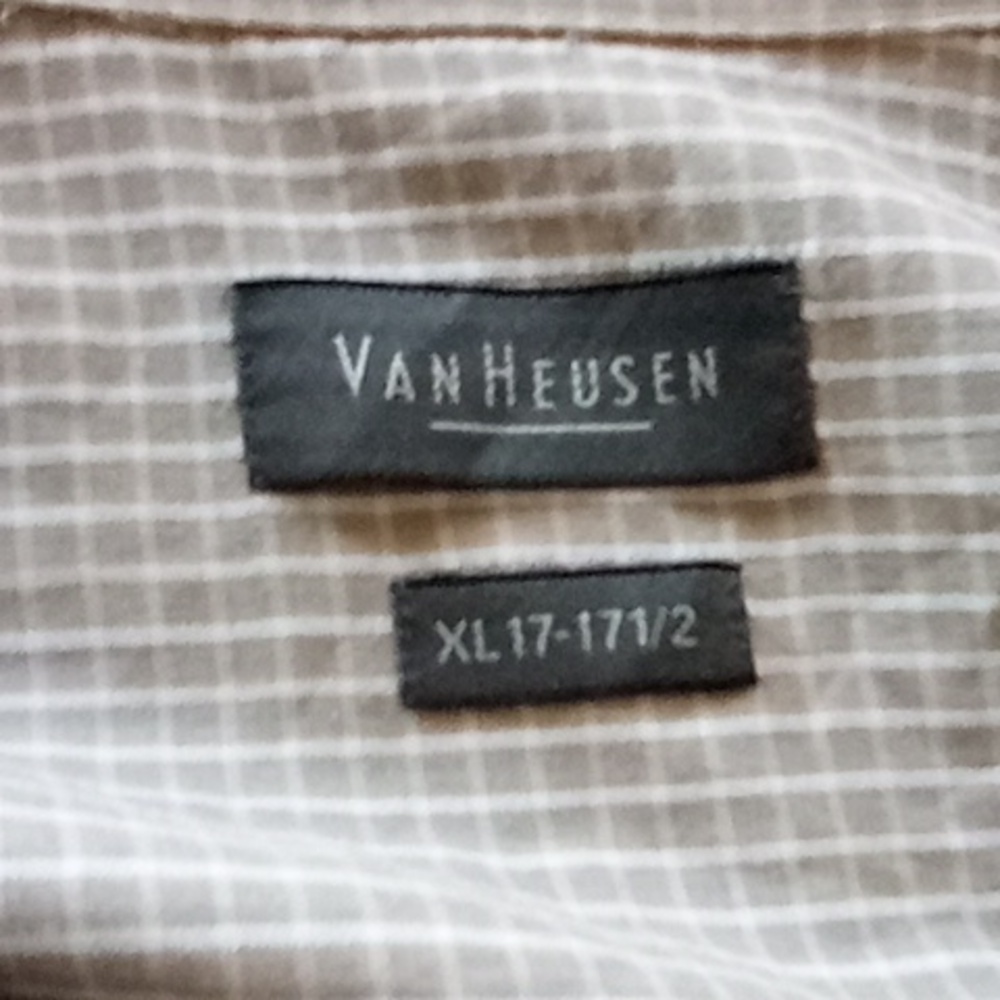 Mens tan and white van Heusen casual button down shirt short sleeve xl